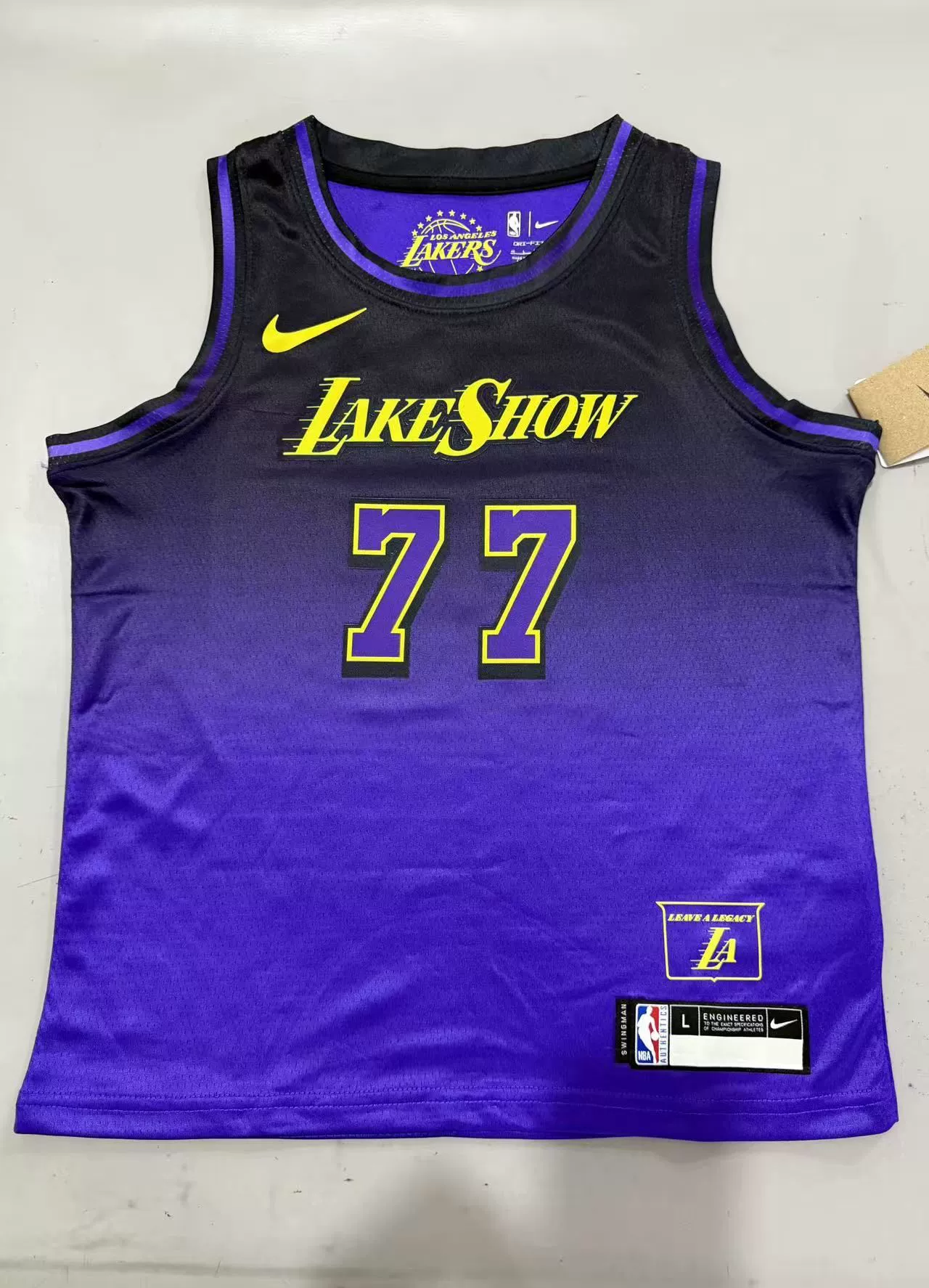 Детская и молодежная одежда. Футболка НБА Lakers Snake Pattern № 77 Дончич № 8 24 Коби № 6 23 Джеймс