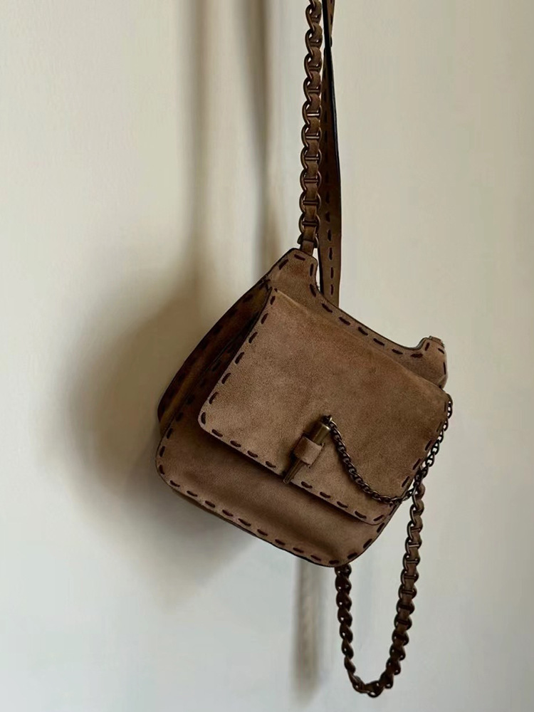 2024 automne et hiver nouveau sac à bandoulière polyvalent en daim givré avec chaîne, petit sac carré pour téléphone portable, sac pour femme_voghion.com
