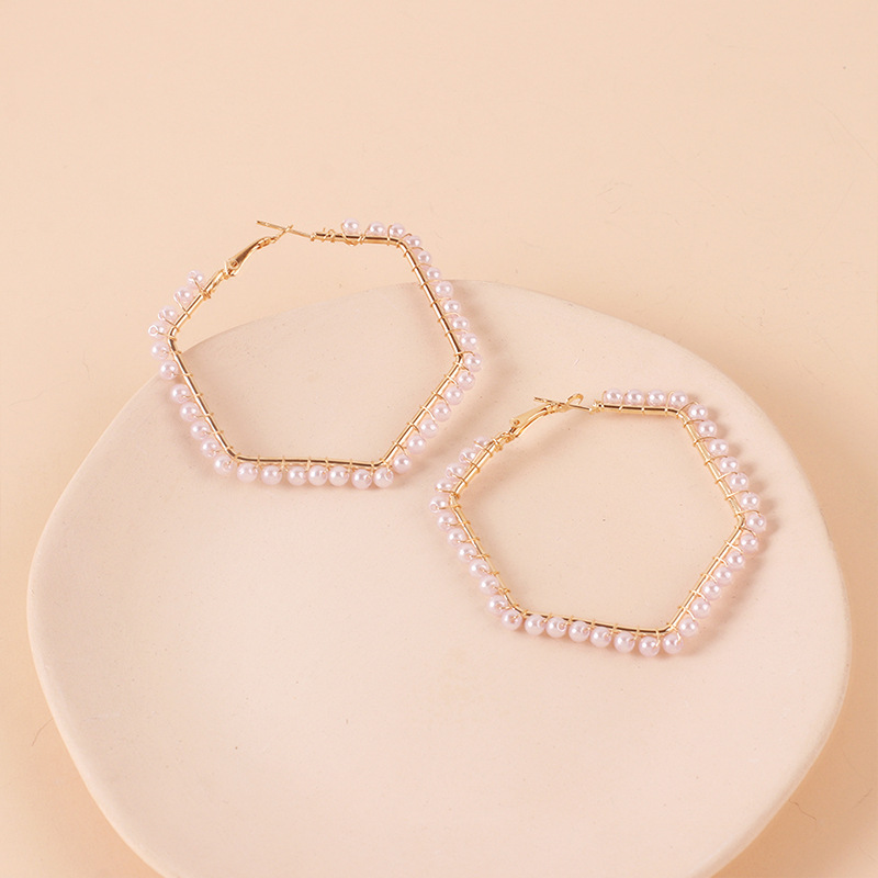 5g Weight Earrings Classification Wedding, Travel Occasion Women'S Gender Ethnic Style Style Gold Color Fashion Geometric Hexagonal Pearl Alloy Earrings Wholesale 6