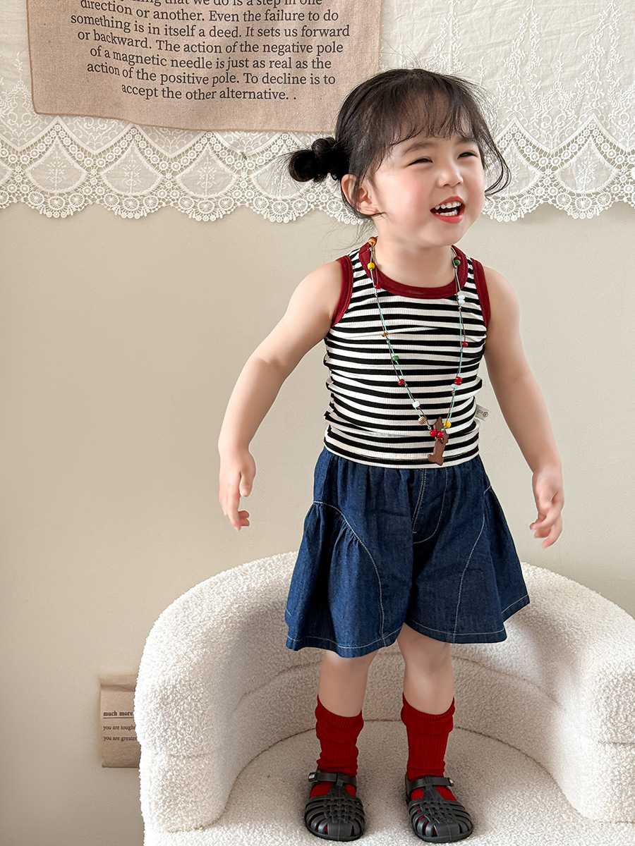 Ropa para niños de caña de pera Chaleco para niñas Verano delgado 2025 Nuevo estilo Camisola a rayas para niños Top A Ropa de bebé