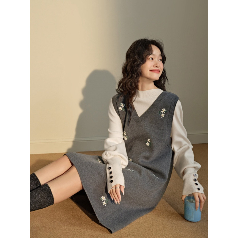Autumn and Winter Maternity Wear Embroidered Fake Two-Piece Vest Dress 2025 New V-Neck Knitted Nursing Sweater Autumn and Winter Maternity Wear Embroidered Fake Two-Piece Vest Dress 2025 New V-Neck Knitted Nursing Sweater