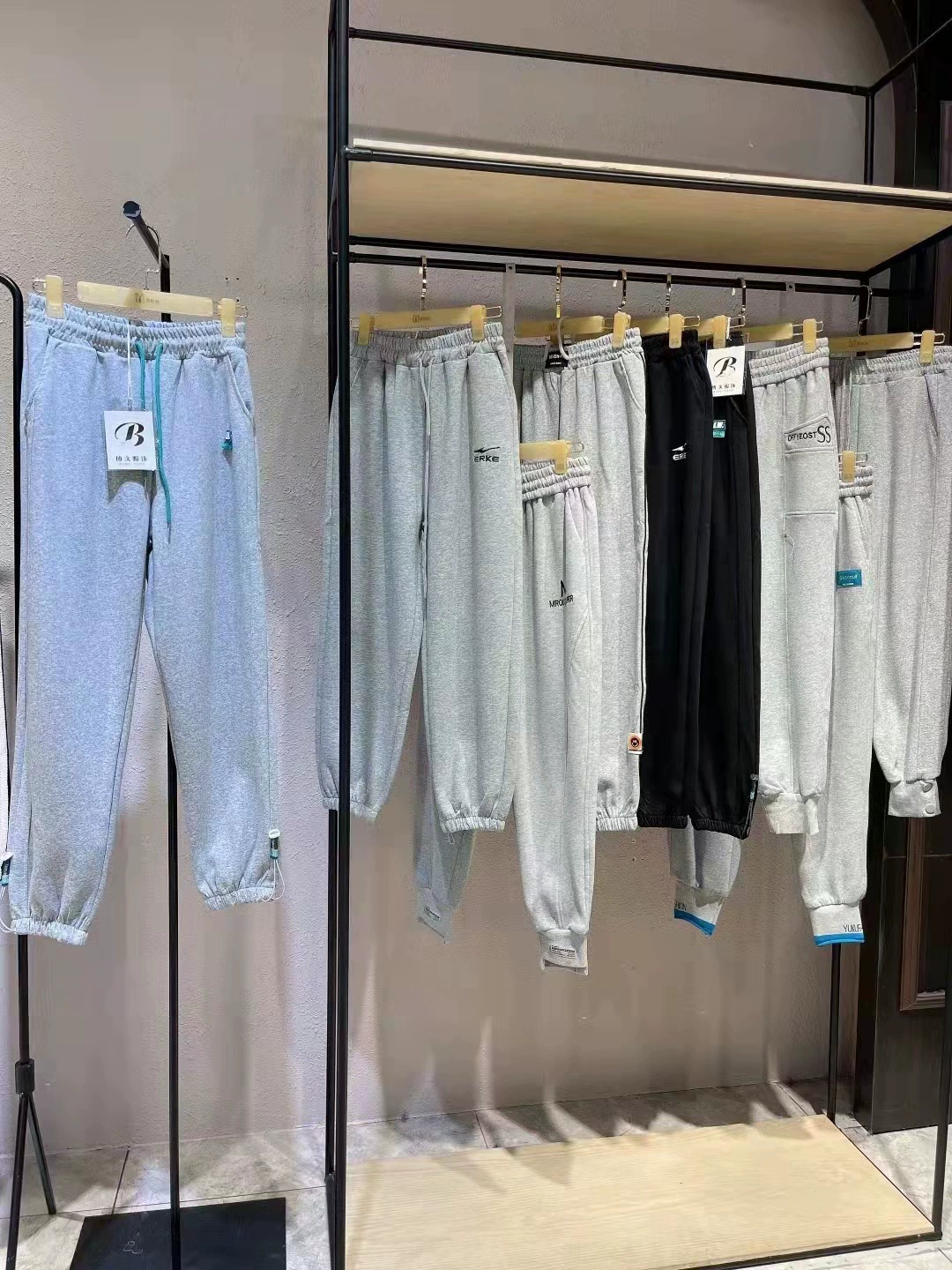 Спортивные брюки 22 новые свободные повседневные прямые весенние и осенние версии европейских брендов со скидкой из первых рук