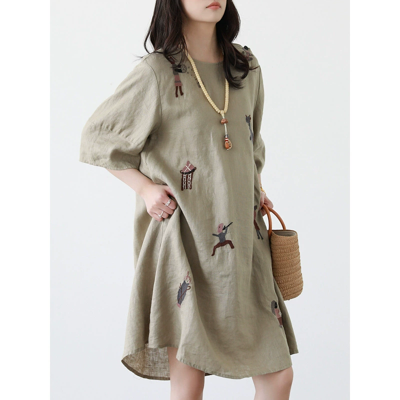 Летнее платье 2025 года, оригинальное, из льна, с ручной вышивкой, простого кроя, с круглым вырезом, свободного силуэта, маленькое черное платье.