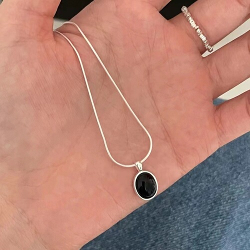 Moonlight Stone Sea Blue Sapphire Necklace for Women 2024 New Light Luxury Niche Clavicle Chain for Women Snake Bone Chain Sweater Chain Accessory