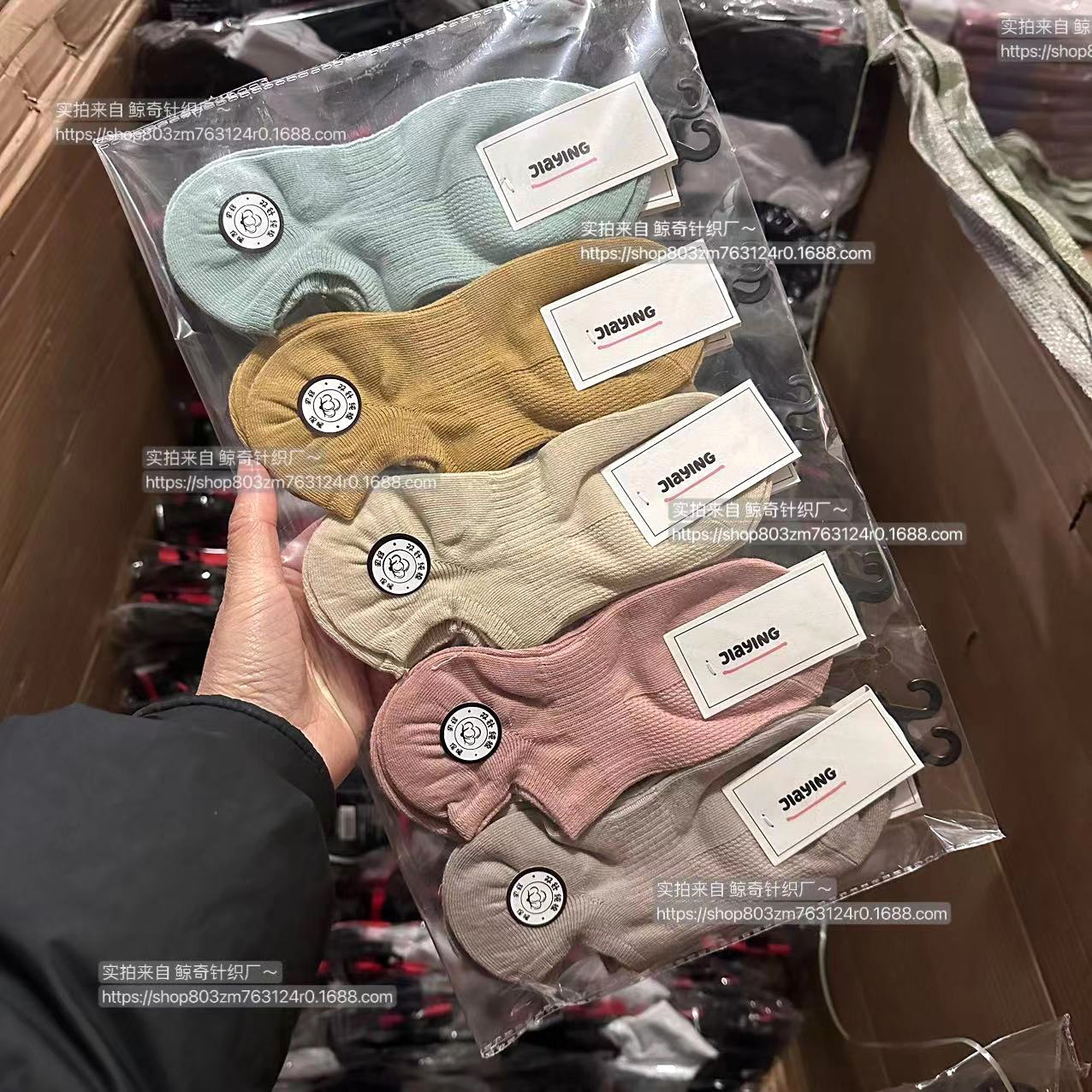 Gran cantidad y alto precio de algodón peinado doble aguja calcetines adultos hombres y mujeres delgados calcetines transpirables de color sólido de moda calcetines de barco de corte bajo