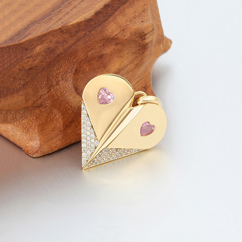 Xuping Europa y los Estados Unidos amor transfronterizo colgante de aleación de cobre chapado 14k color incrustado joyas artificiales de color colgante al por mayor mujeres
