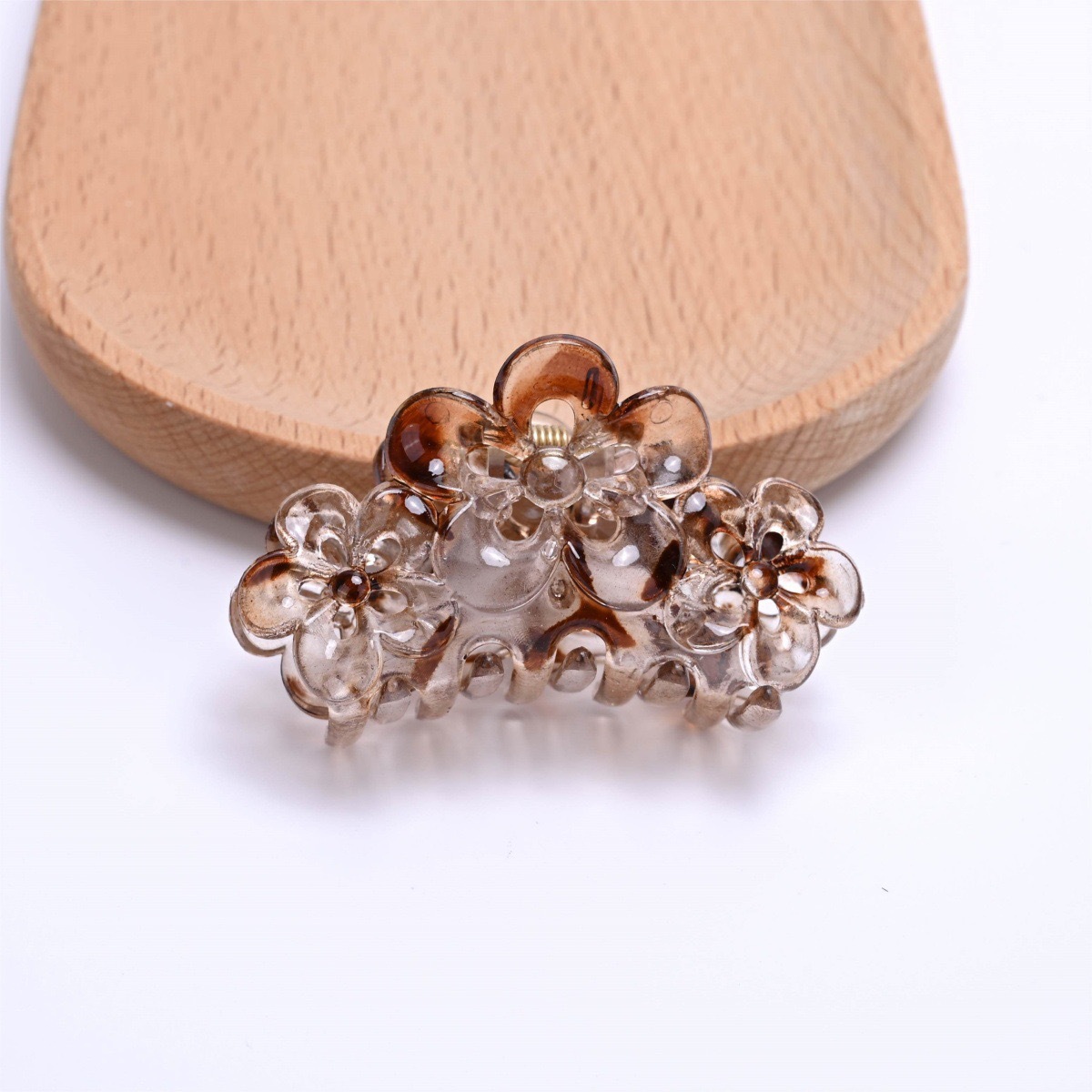 Flores de ciruela, clip de cabello medio, clip de cabello esmerilado negro, tres flores detrás de la cabeza, clip de cabello 5.5CM