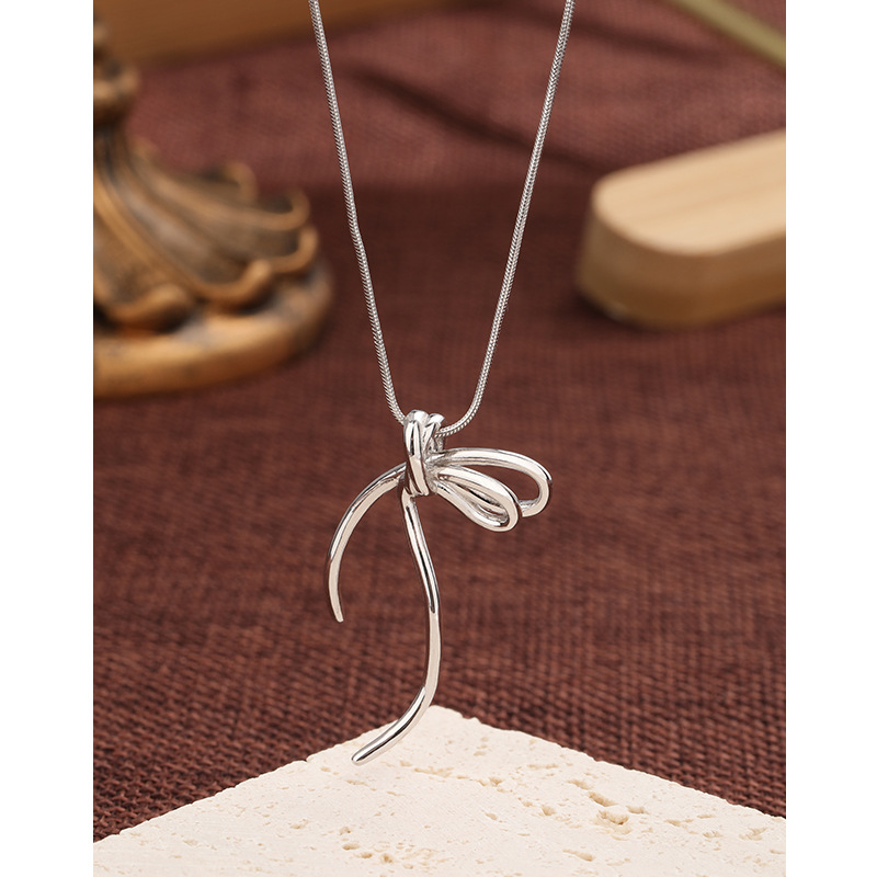 925 líneas de plata esterlina collar de arco de moda de verano femenina versátil in lujo ligero de alto nivel collar de collar de clavícula