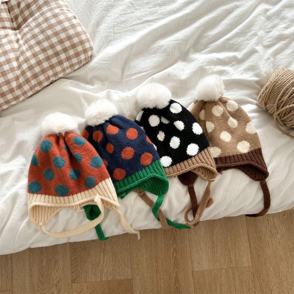 Niños otoño e invierno lindo gorro de punto de bola de piel a juego de color para hombres y mujeres bebé retro lunares cálido gorro de lana