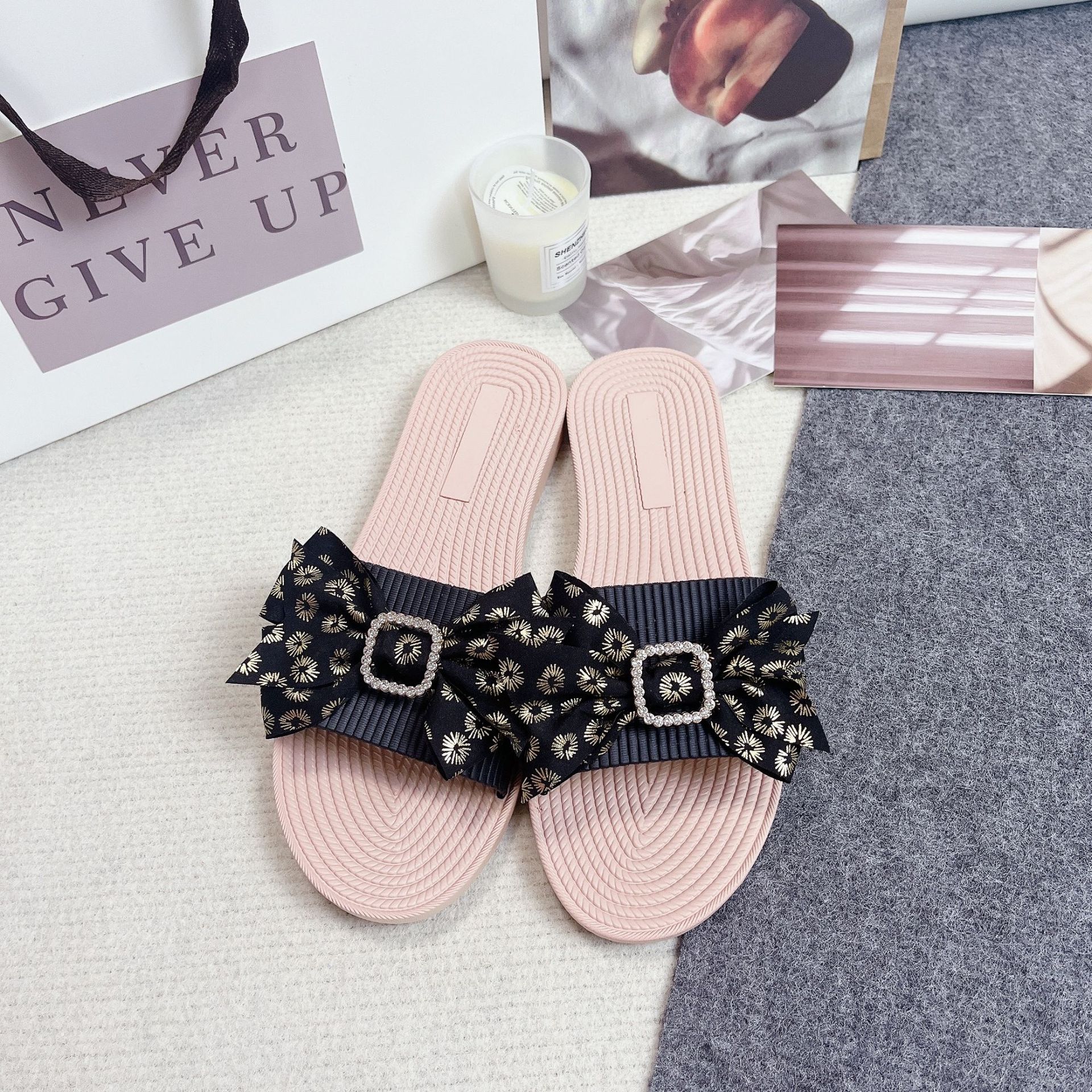 2023 verano nuevo brillante rhinestone Flip Flop de las mujeres de alto grado flip-flop zapatos de las mujeres de moda perezoso fresco al por mayor