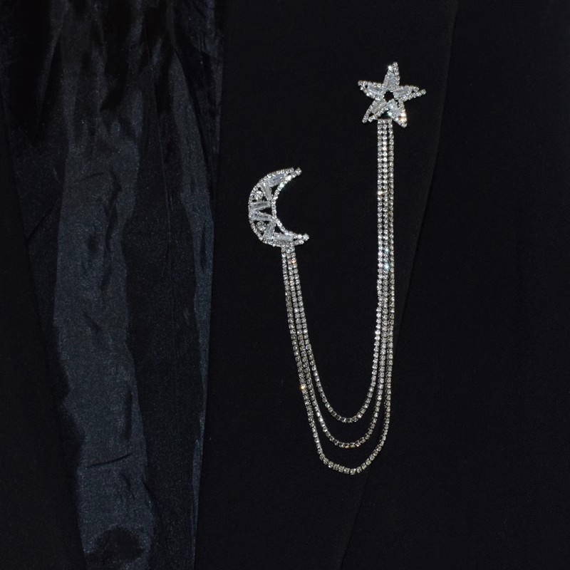 Elegant Long Tassel Diamond Star and Moon Brooch for Women, High-End Collar Pin, Jacket Suit Pin, Personalized Corsage