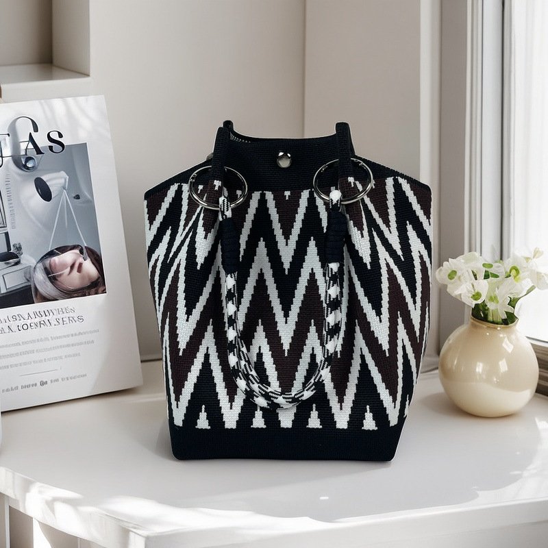 Nicho de diseño blanco y negro jersey jersey bolso de mano casual versátil gran capacidad bolso de mochila fábrica directa