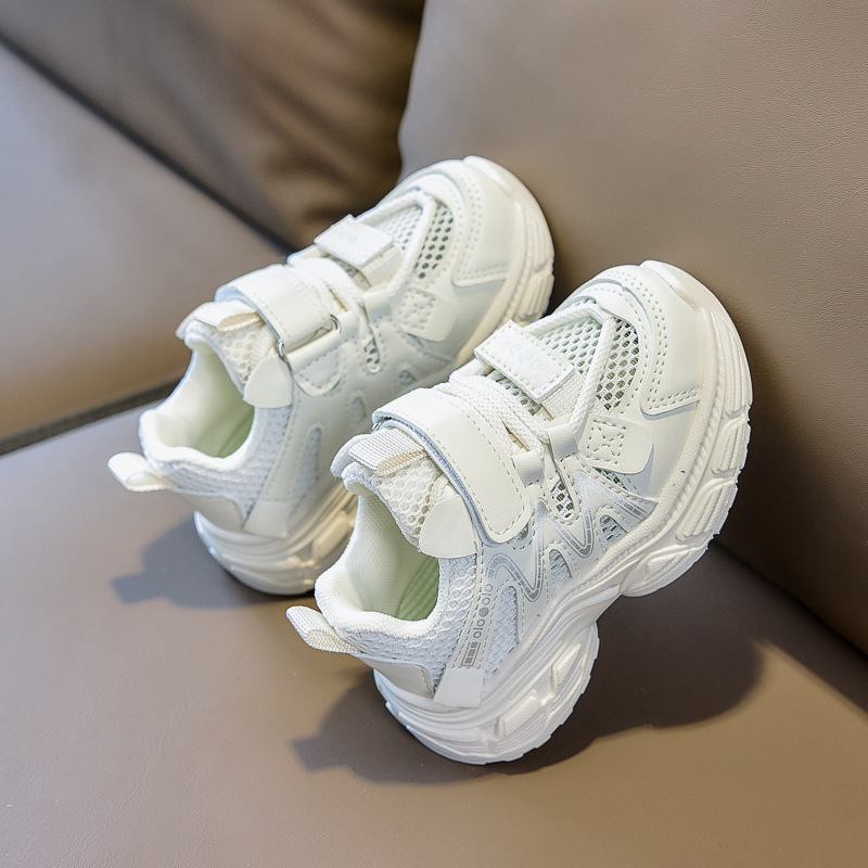 2026 verano zapatos deportivos permeables a aire de malla única hueco permeables a aire para niños pequeños y medianos zapatos permeables a niños zapatos para niñas