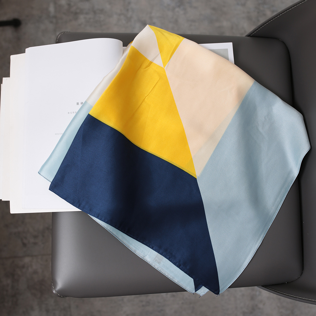 Decorative Small Square Scarf With Geometric Four Seasons Pattern_voghion.com