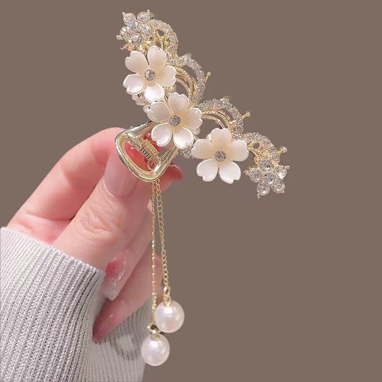 Factory Direct wholesale exquisite diamond flower half clip bangs clip big gripper balls clip twist clip tassel gripper