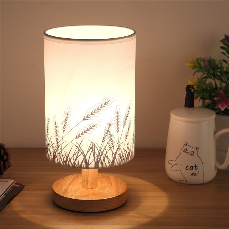 Suministro especial transfronterizo de tela, lámpara de mesita de noche para dormitorio de madera simple y moderna, fábrica de comercio exterior de exportación de madera maciza nórdica