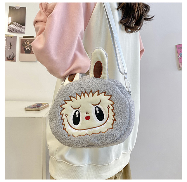 Venta directa de fábrica: bolsas de maquillaje de dibujos animados, muñecos de peluche, juguetes portátiles para niños, bolsos para mujer, muñecos de máquina de garras y otros productos.