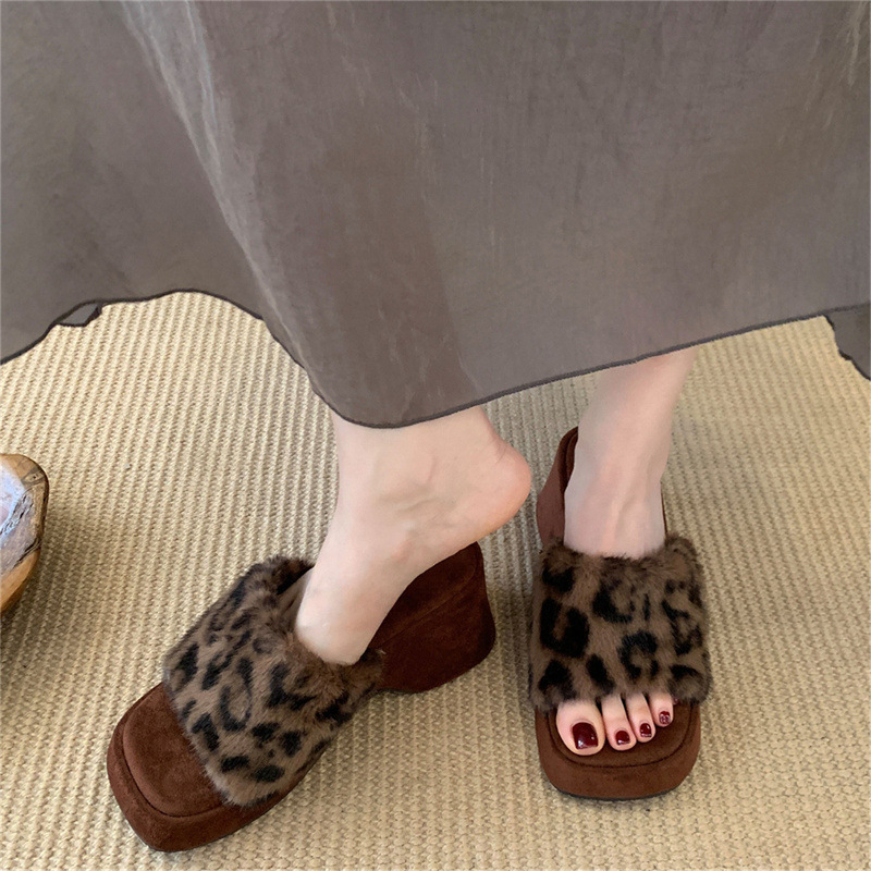 法式复古豹纹坡跟毛毛拖鞋女外穿2025年秋冬仙女晚晚风增高棉拖鞋|undefined
