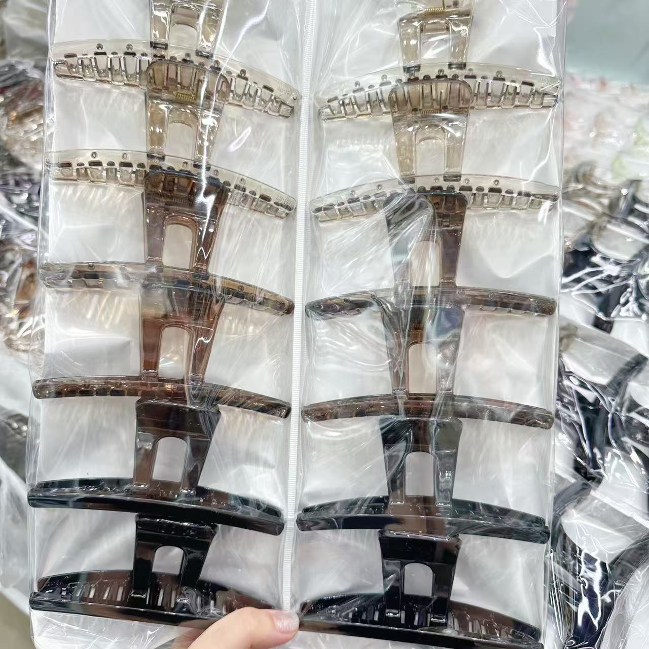 Amazon transfronteriza pintura de goma de gran tamaño clip de pelo espalda Cabeza de tiburón clip de pelo volumen multi horquilla dos yuanes accesorios para el cabello al por mayor