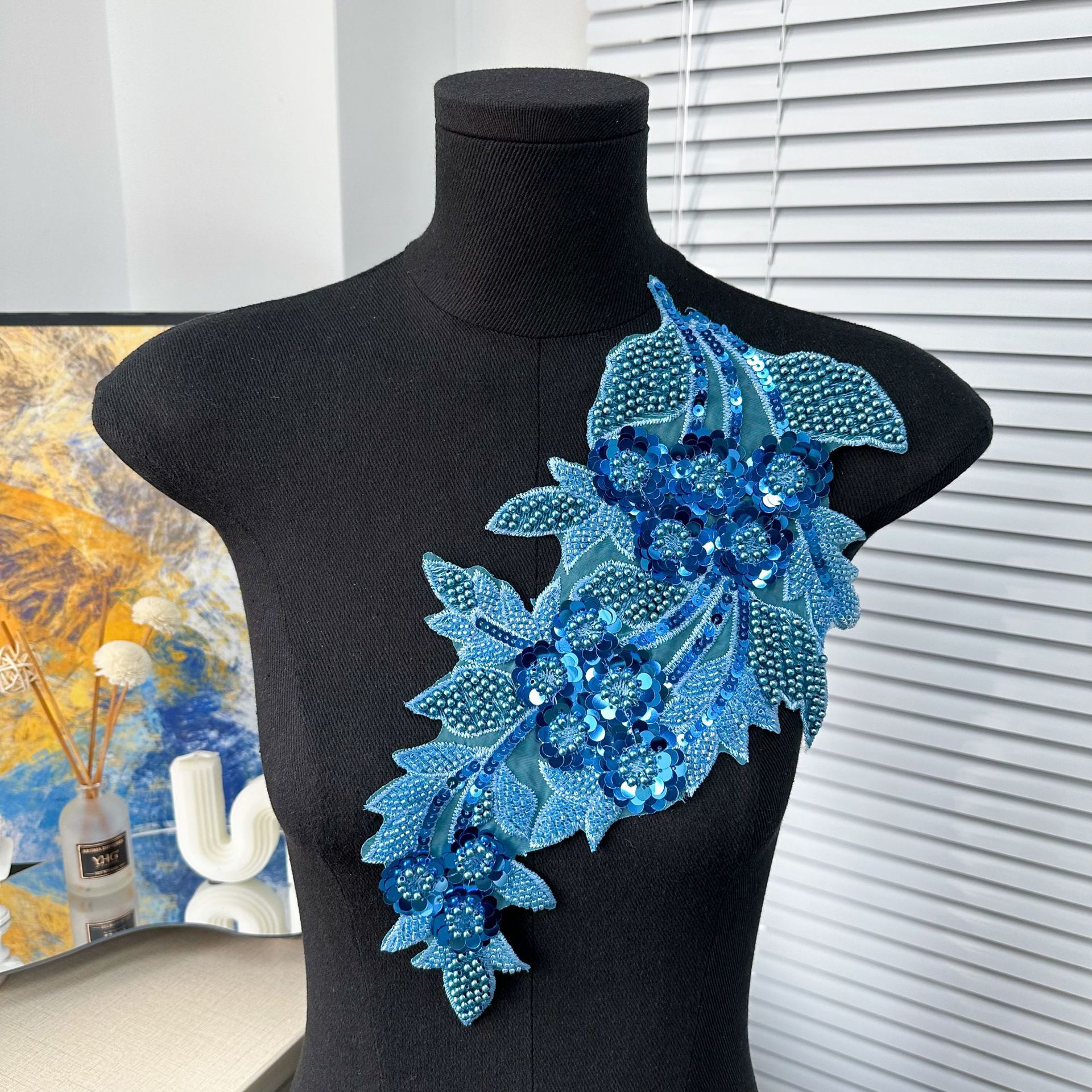 Ventas transfronterizas calientes de bordado de malla sequinilla de tela de color plateado pegado vestido vestido vestido de rendimiento ropa accesorios DIY
