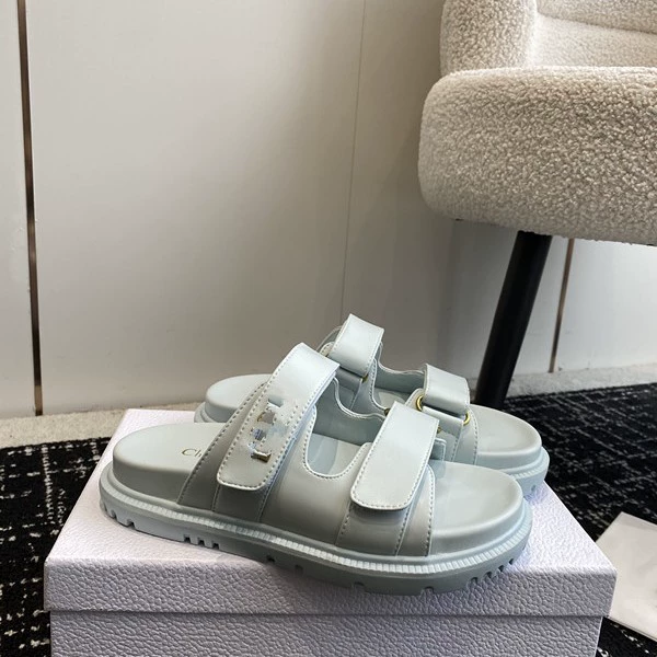 Гуанчжоу D домой спортивные сандалии женщины 25 новых летних модных женских туфель на толстой подошве дикие липучки мягкие холодные тапочки