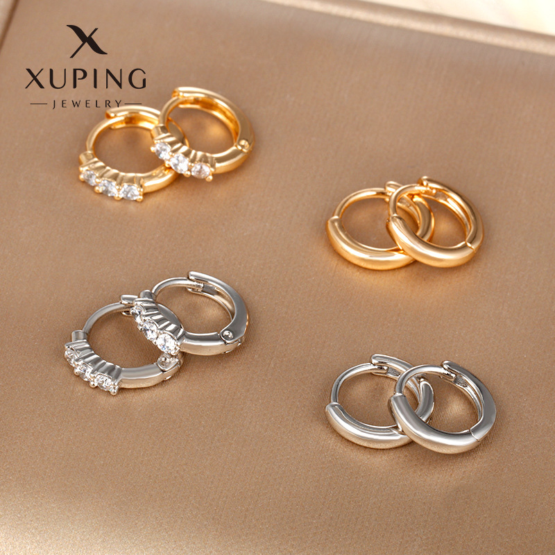 Xuping Jewelry Pendientes de circonita con incrustaciones redondas brillantes Pendientes de estilo frío simple de nicho femenino de alta gama