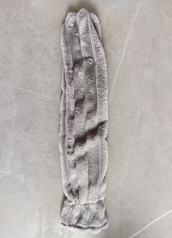 긴 세로 스트라이프 회색 천 커버 (온수 주머니 포함)