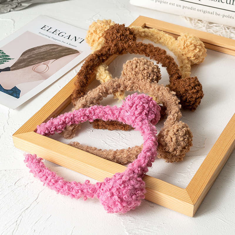 [Pequeña venta al por mayor] 2022 nueva cinta de bola de oso de peluche antideslizante de lavado de cara de lana de cordero de color caramelo