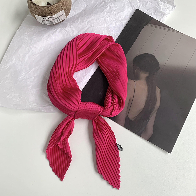 Pañuelo de seda de alta calidad nuevo estilo de color sólido arrugado bufanda de seda para mujer bufanda en forma de diamante versión coreana de la bufanda de seda de imitación pequeña bufanda en la cabeza banda para el cabello
