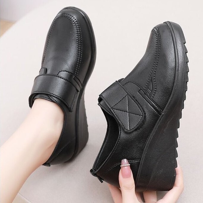 Spring and summer mother's shoes, thick-soled, soft-soled, non-tiring women's shoes, suitable for middle-aged and elderly, slip-resistant, comfortable soft leather shoes, grandma's shoes