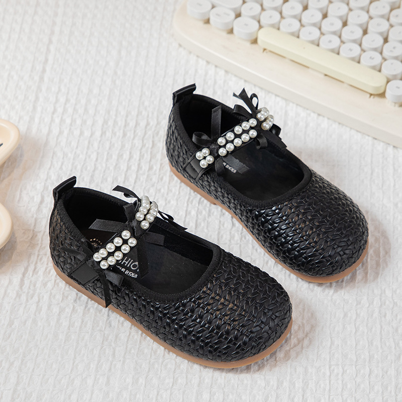 Zapatos de cuero para niñas 2025 primavera y otoño nuevos zapatos de arco de perlas de boca superficial zapatos de moda zapatos de princesa para niñas