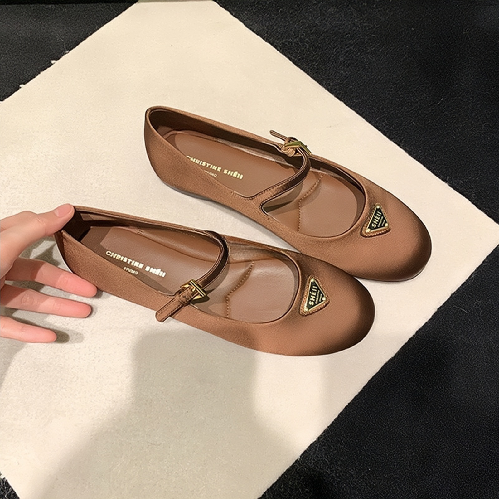 Versión de piel de oveja ~ Hebilla triangular cuero suela suave Mary Jane zapatos individuales mujer hebilla de una palabra zapatos planos zapatillas de ballet zapatos de plataforma