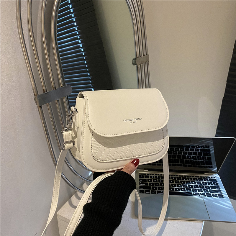Saddle bag women's crossbody bag 2022 new style trendy girl autumn simple fashion trend foreign style single shoulder small bag for women