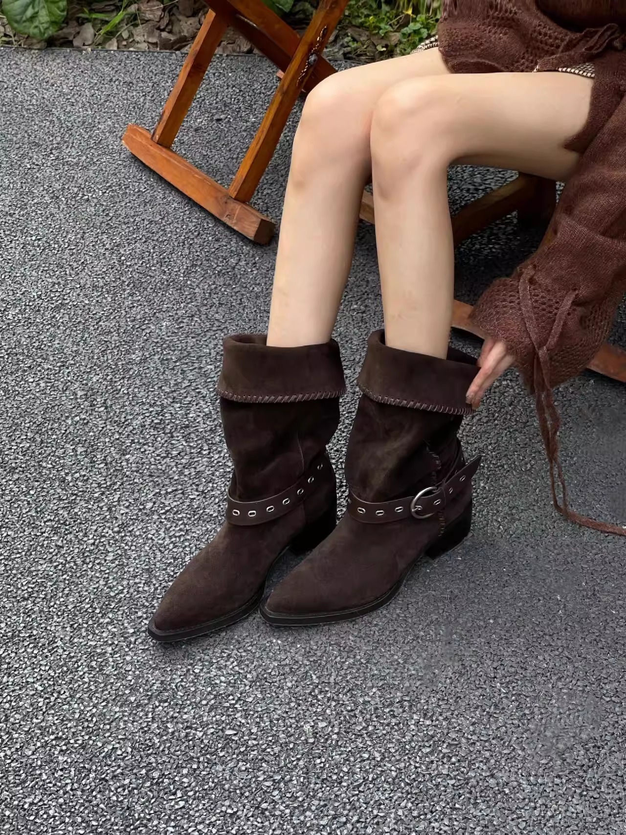 Stivali da equitazione in pelle scamosciata con fibbia, stile western, nuovi arrivi autunno/inverno 2025, larghi, a punta, a metà polpaccio, con tacco spesso, pensati esclusivamente per le donne._voghion.com