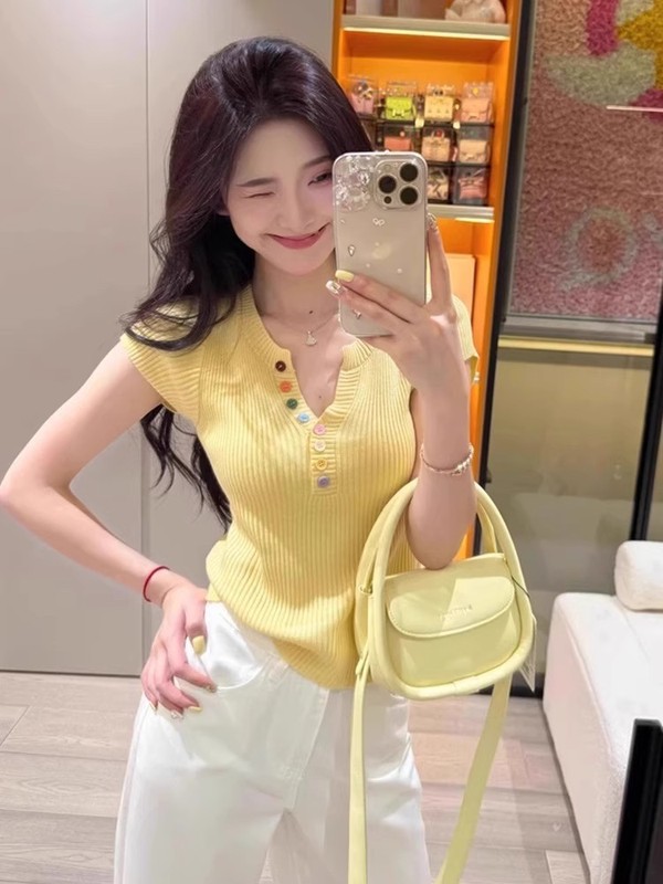 6723 # 韓国ドーパミンウェアカラーボタン右肩ピンクTシャツレディース夏スリムショートVネック|undefined