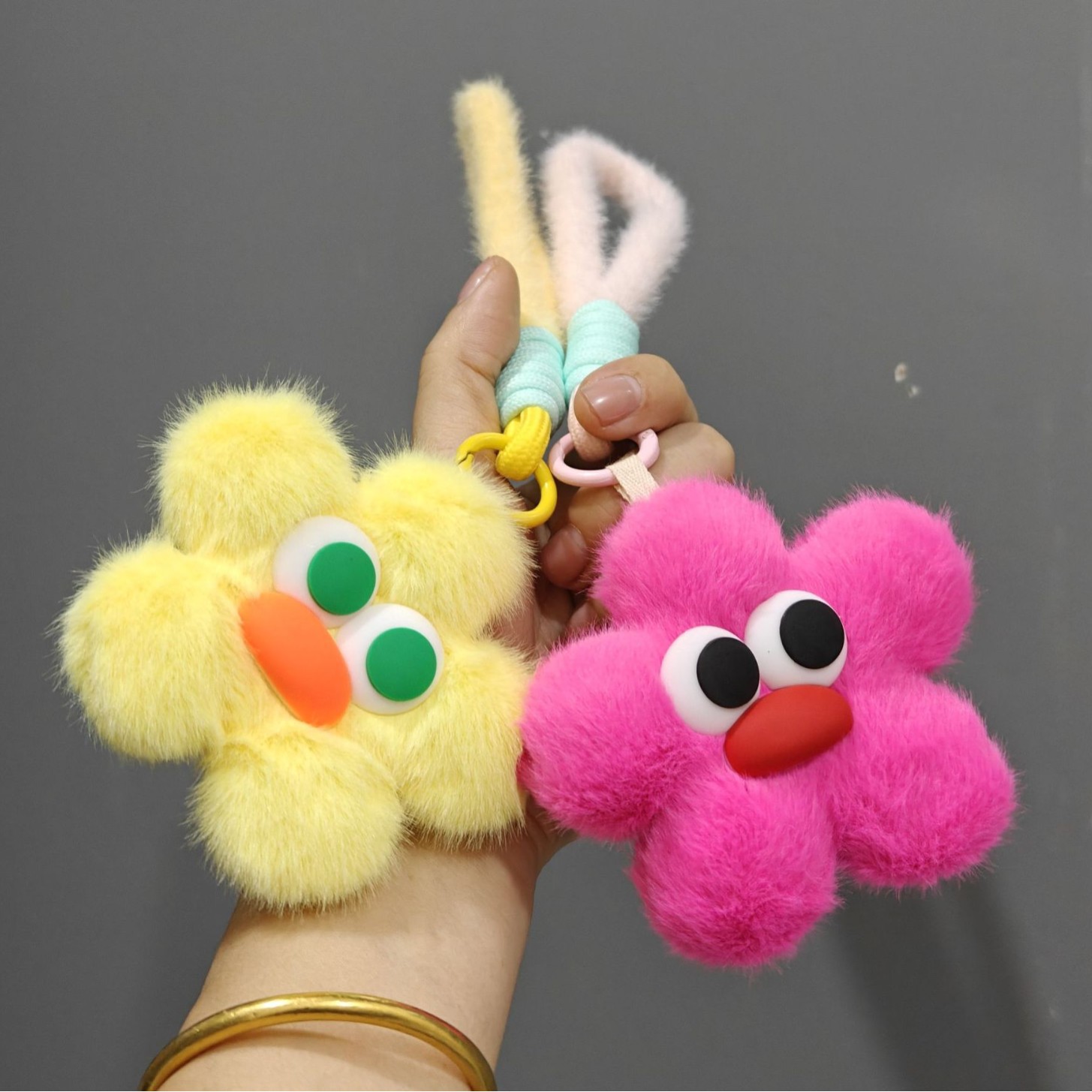 Otoño y invierno lindas flores de peluche cadenas de teléfonos móviles diy bolsos accesorios de llaves hechos a mano dibujos animados colgantes de llaves de automóviles