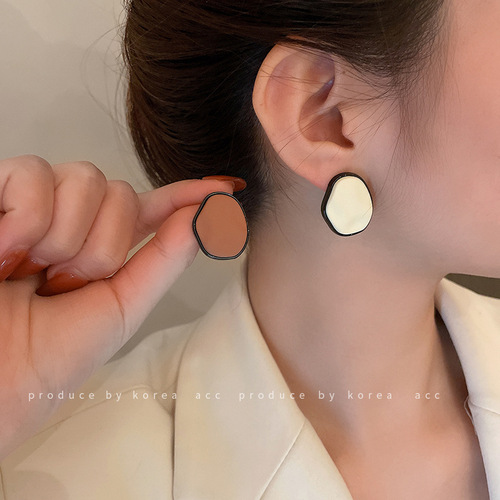 Silver needle irregular pleated new earrings Korean simple design niche temperament earrings small retro earrings