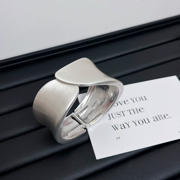 D-style matte silver