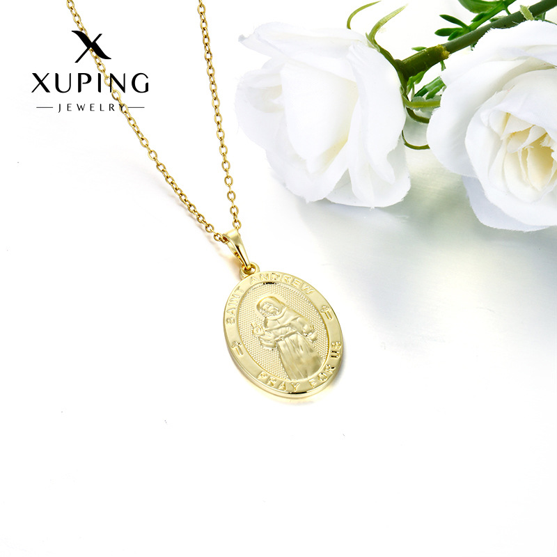 Xuping Europa y los Estados Unidos transfronterizos collar de retrato de relieve redondo colgante de aleación de cobre chapado en 14k collar de estilo personalizado