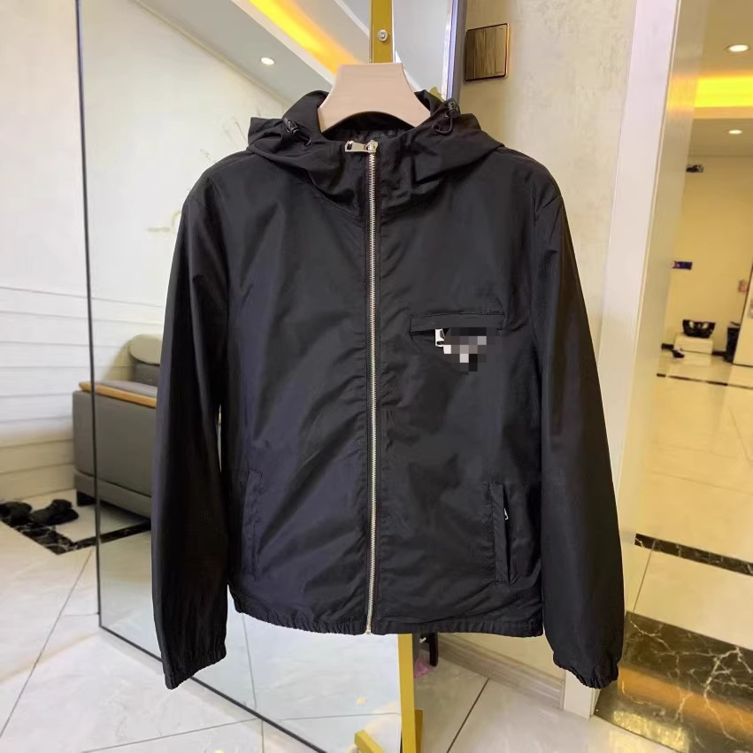 Kişi üçün slim fit kapüşonlu casual gödəkçə, metal üçbucaq loqo