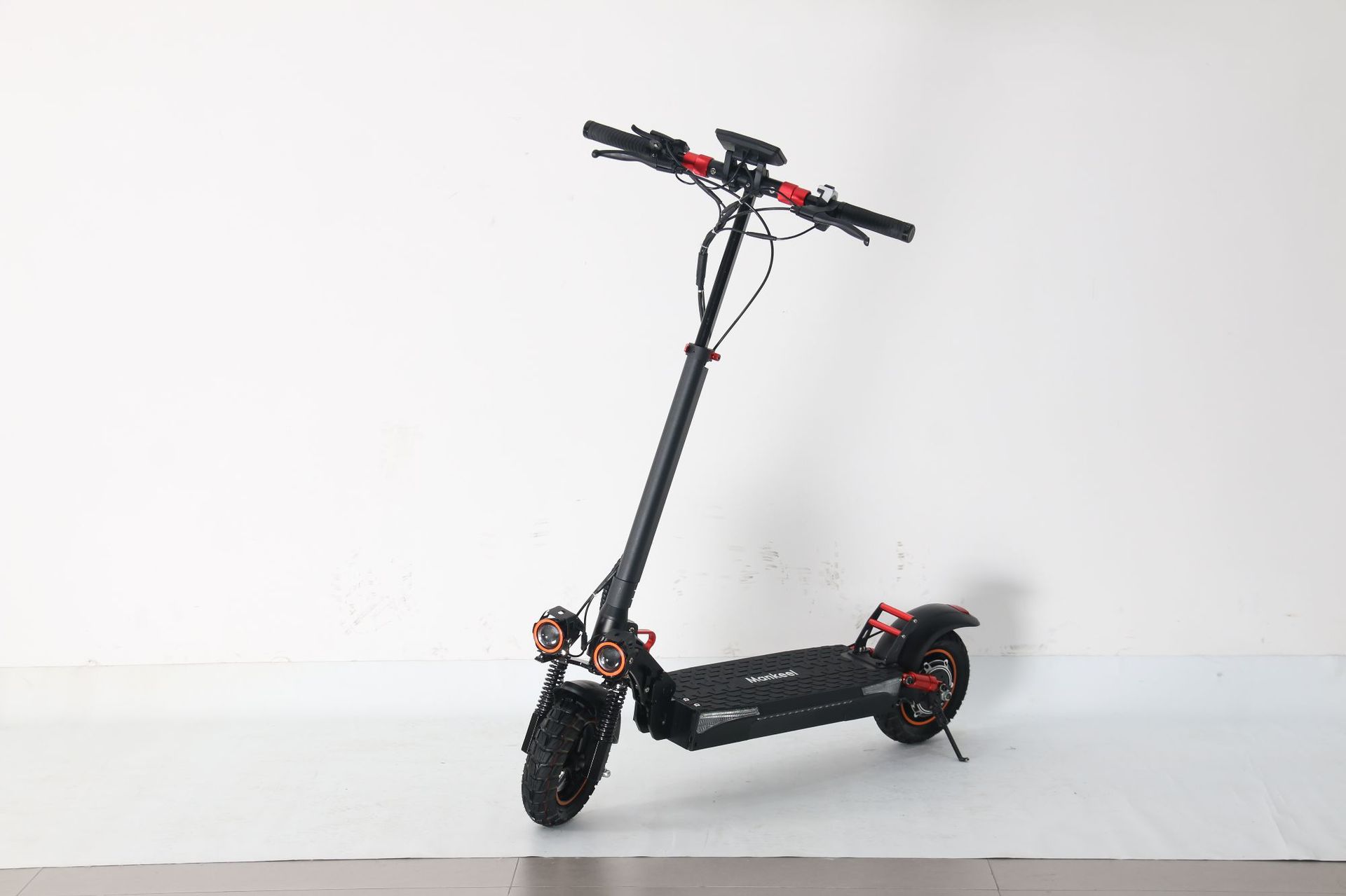 Los fabricantes venden directamente scooters eléctricos mx14 scooters de doble amortiguación de larga duración, uno por uno en los almacenes europeos y estadounidenses en el extranjero.