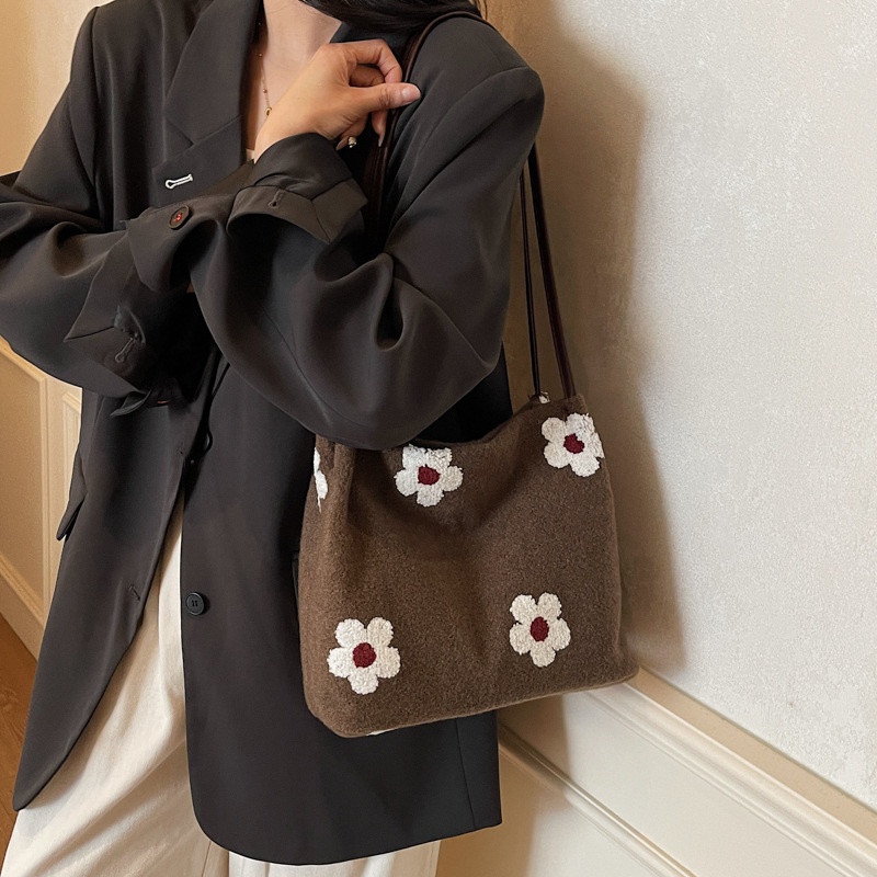 Bolsa de tendencia de gran capacidad para mujeres 2025 invierno nuevo estilo versátil bolso de viaje de moda bolso de hombro de brazo