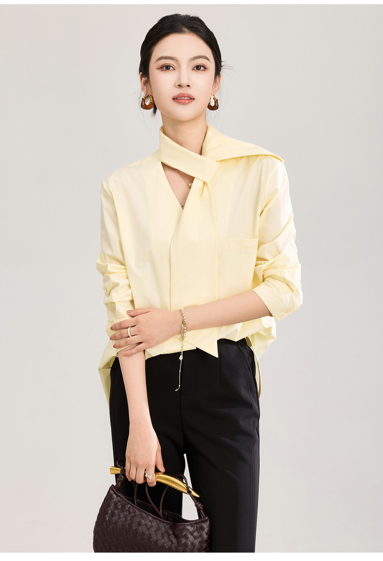Áo sơ mi nữ dài tay cổ V phối dây rua, chất cotton mềm mại không nhăn — Vàng sữa chi tiết 12
