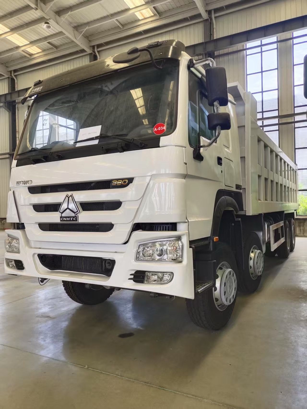 Cross-Border African Used Sinotruk Howo 8X4 371 Horsepower Engineering Transport Dump Truck Export Heavy-Duty Dump Truck