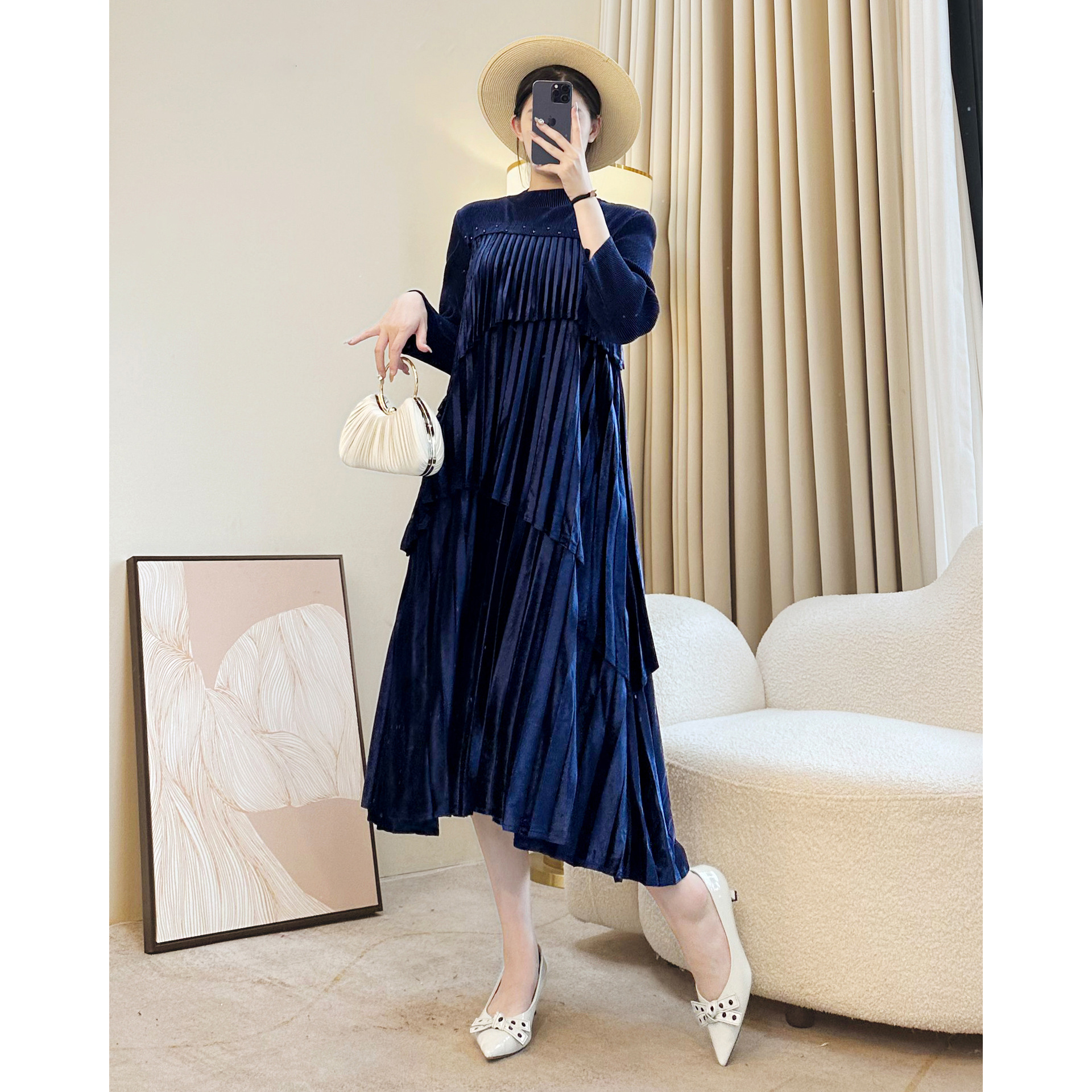 高端妈妈秋装丝绒连衣裙2025新款阔太太中老年女装气质减龄打底裙