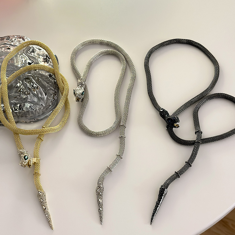 Collier serpent à pampilles avec strass pour femme_voghion.com