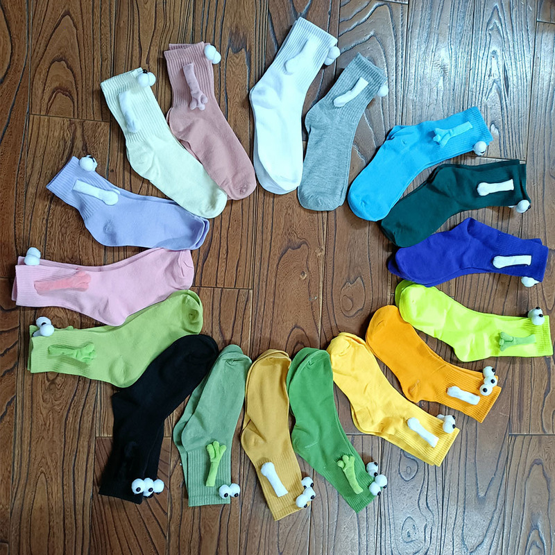 2024 hot cross-border Amazon solid color hand socks magnetic multi-color mid-calf length socks men and women couple sports white socks