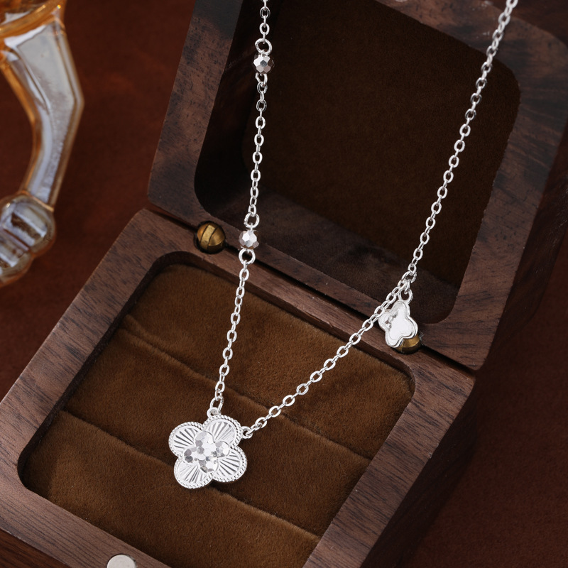 Hielo roto de hielo doble anillo cuatro hojas collar de plata 999 plata ligera lujosa alta sensación pequeña cintura colgante cadena de suéter
