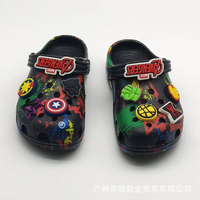 Zapatos para niños agujeros zapatos de los Vengadores agujeros zapatos zapatillas antideslizantes zapatillas frías fábrica mayorista