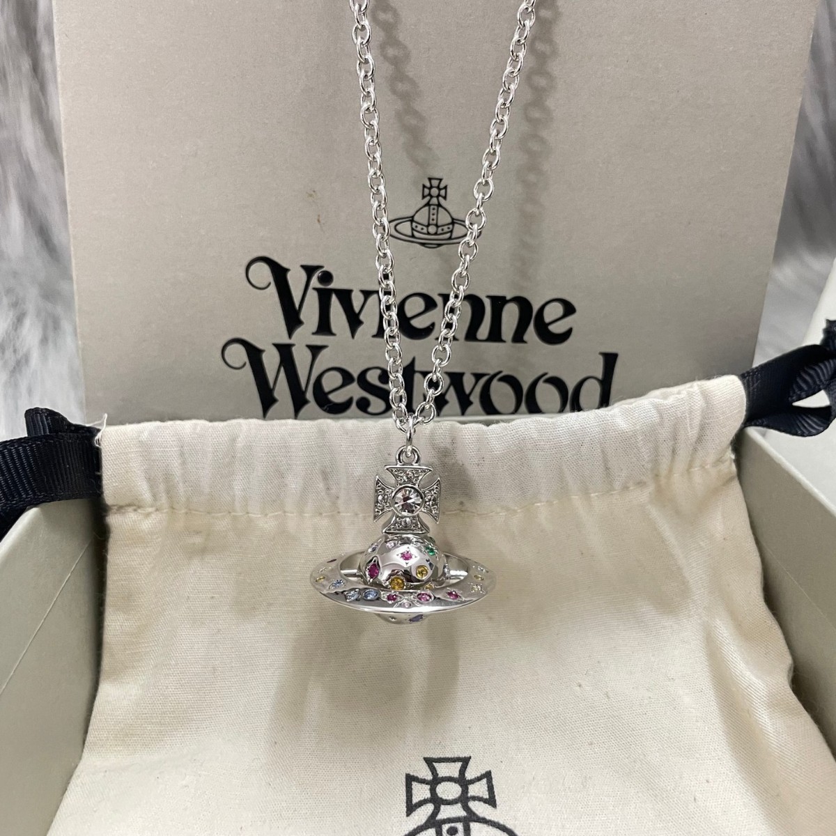 Western Queen Mother Limited Moon Myth Necklace Rare orb Necklace Neon Colored Diamond Shake Tone Little Red Book Wholesale